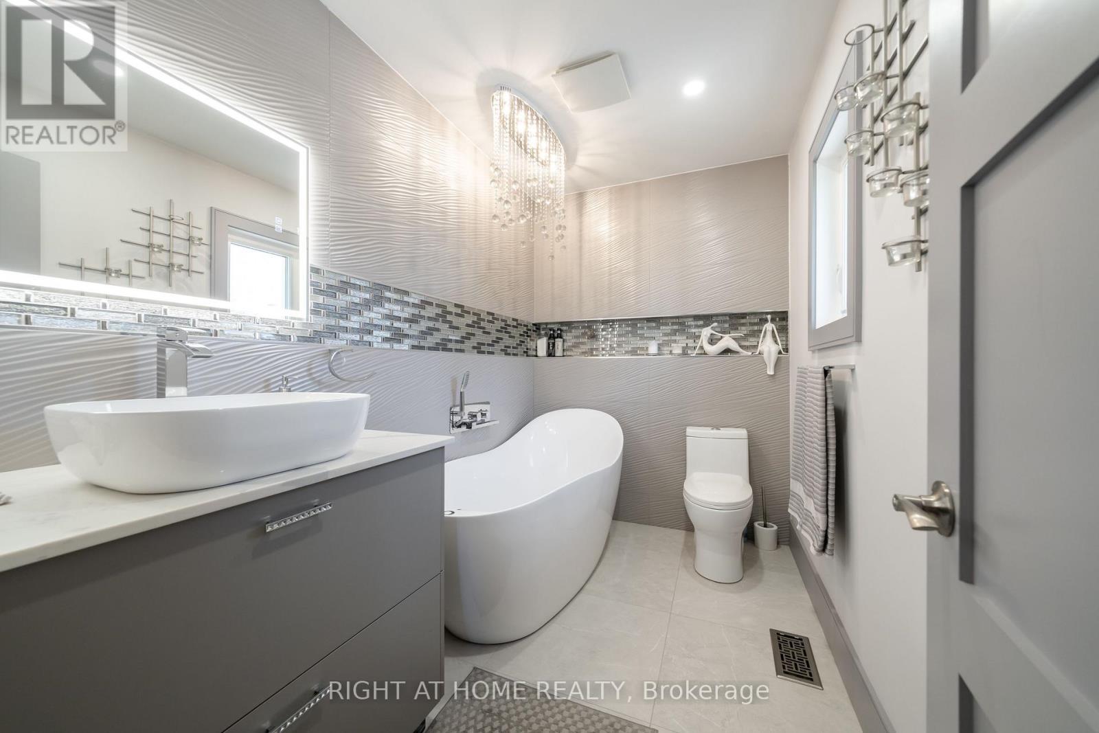560 Concession Road 15 W, Tiny, ON - Indoor Photo Showing Bathroom