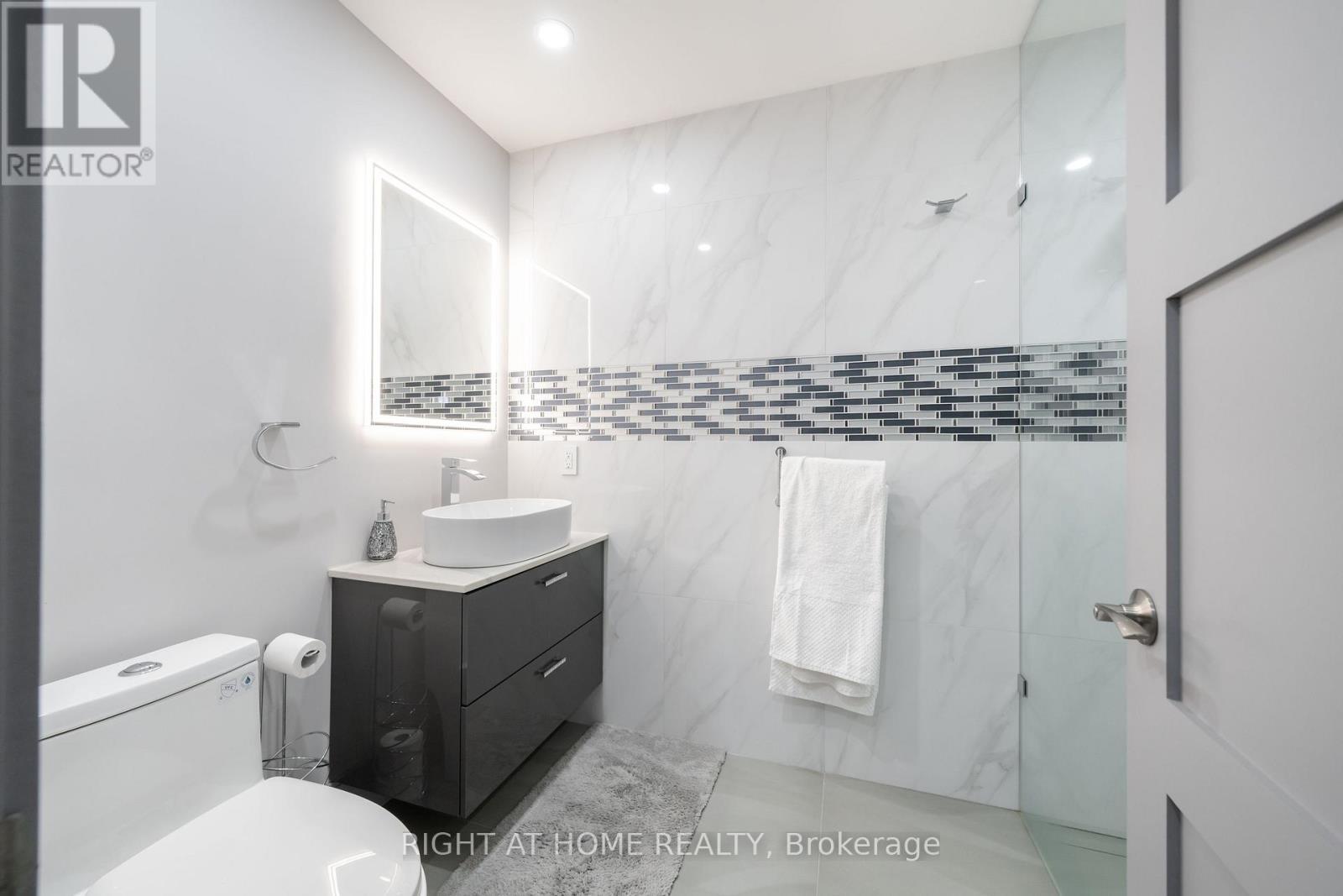 560 Concession Road 15 W, Tiny, ON - Indoor Photo Showing Bathroom