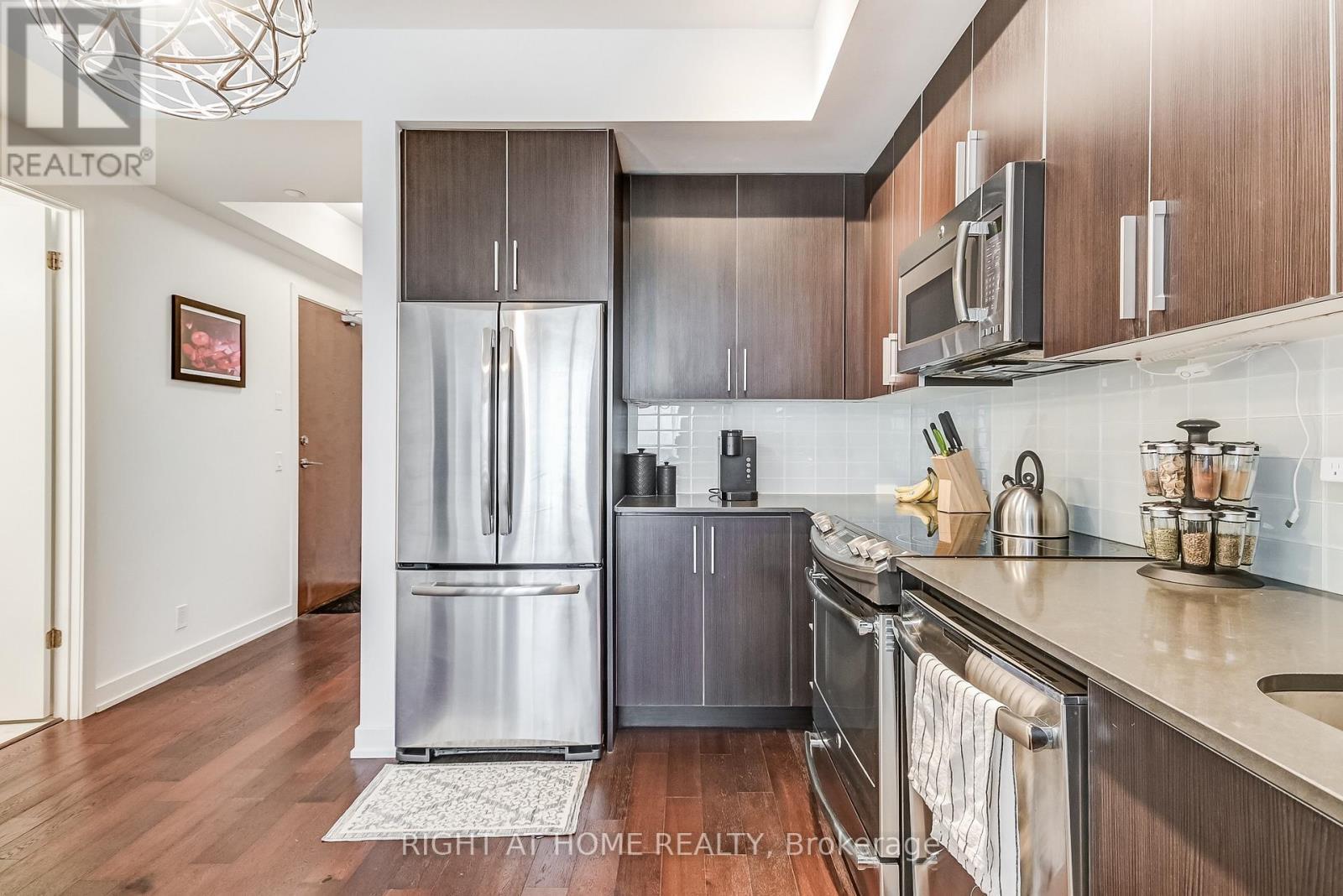 Kitchen - 2710 - 2212 Lake Shore Boulevard W, Toronto, ON - Indoor Photo Showing Kitchen With Upgraded Kitchen