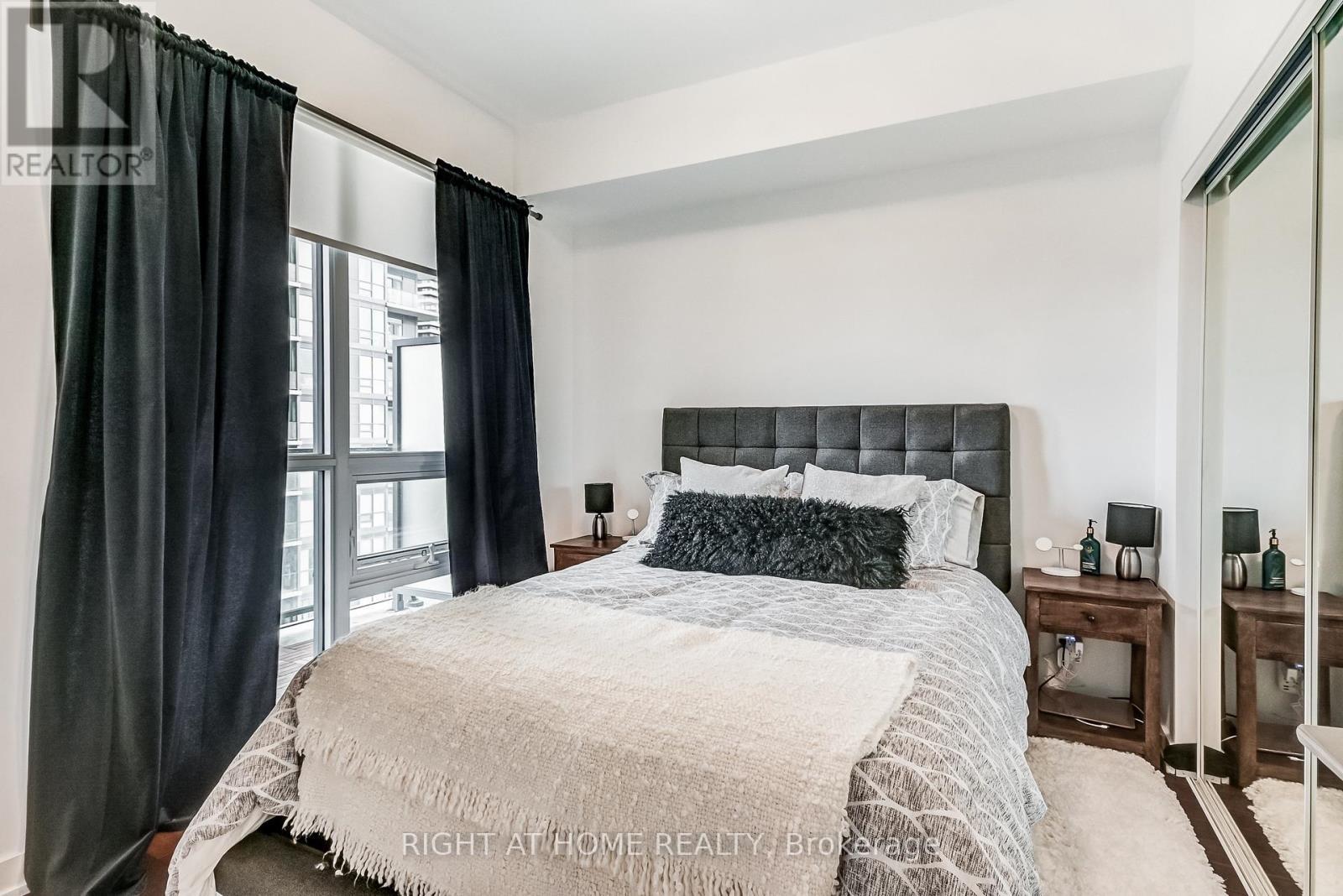 Bedroom - 2710 - 2212 Lake Shore Boulevard W, Toronto, ON - Indoor Photo Showing Bedroom