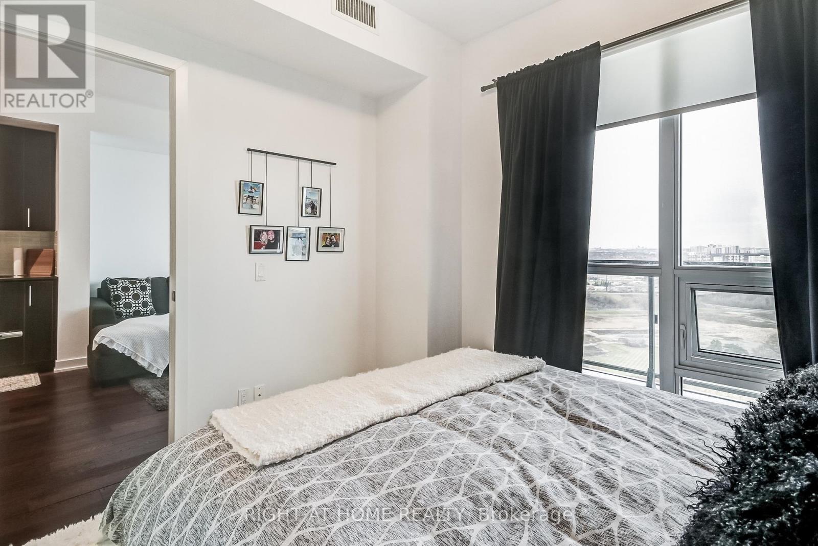 Bedroom - 2710 - 2212 Lake Shore Boulevard W, Toronto, ON - Indoor Photo Showing Bedroom