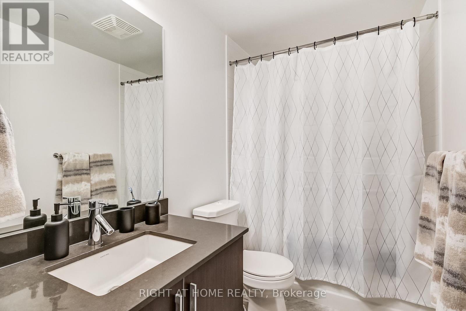 Bathroom - 2710 - 2212 Lake Shore Boulevard W, Toronto, ON - Indoor Photo Showing Bathroom