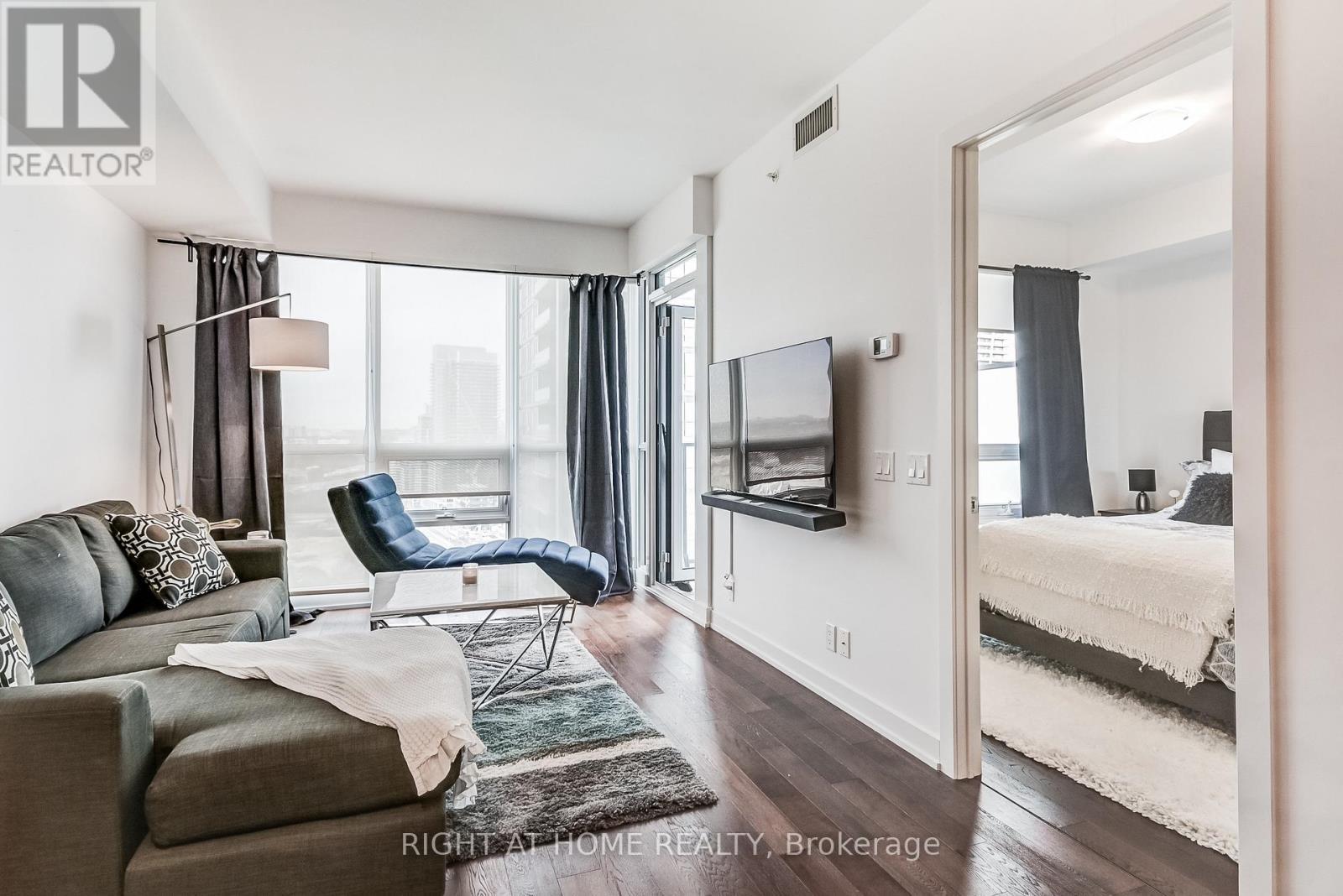 Living / Dining Room - 2710 - 2212 Lake Shore Boulevard W, Toronto, ON - Indoor