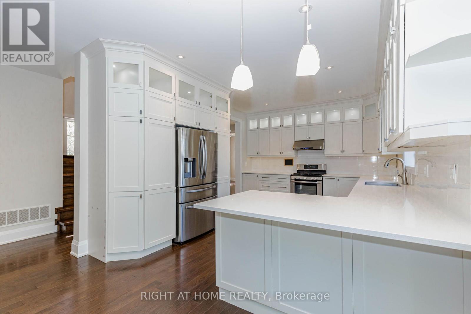 146 Colonel Danforth Trail, Toronto, ON - Indoor Photo Showing Kitchen With Upgraded Kitchen