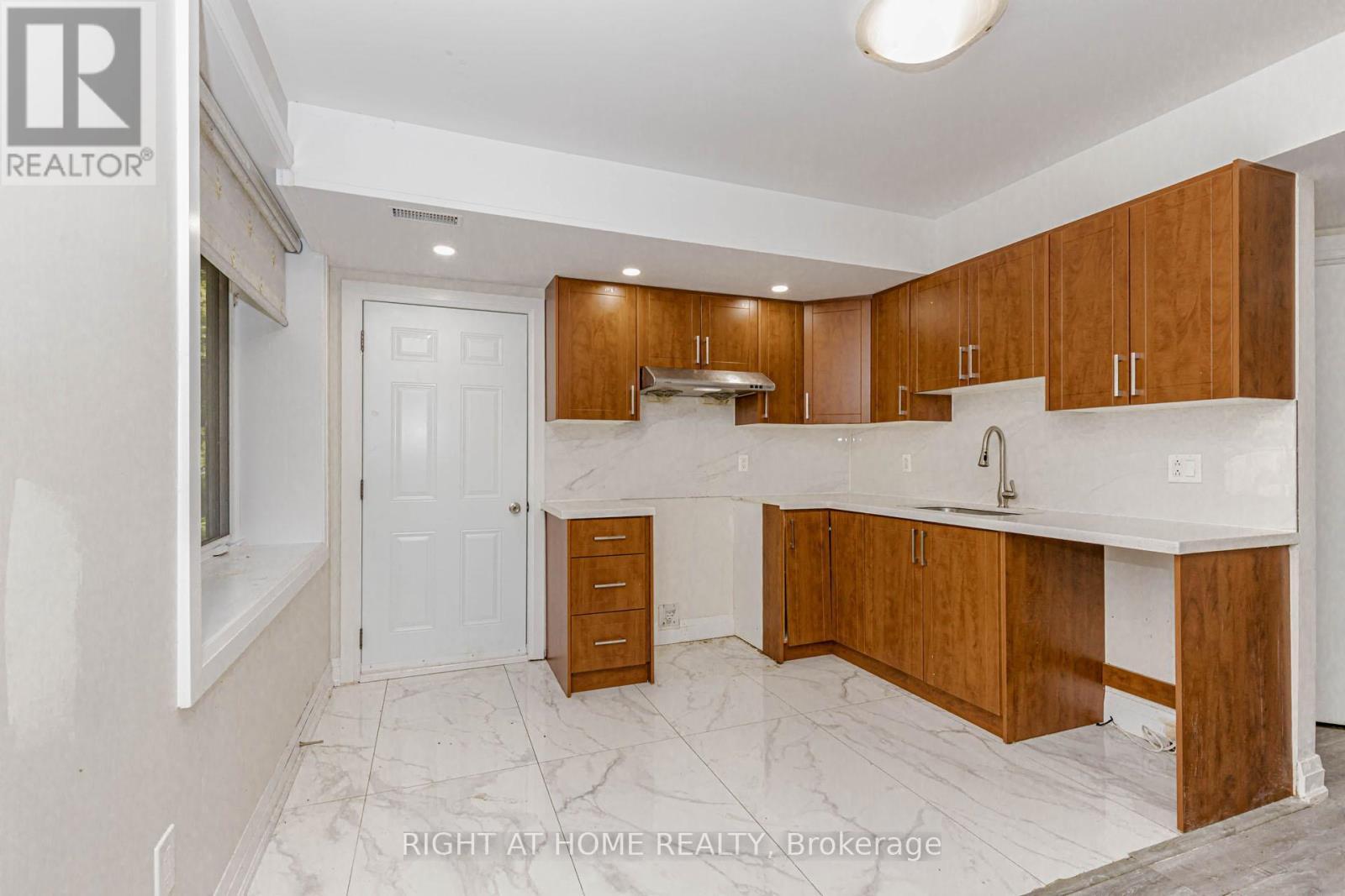 146 Colonel Danforth Trail, Toronto, ON - Indoor Photo Showing Kitchen