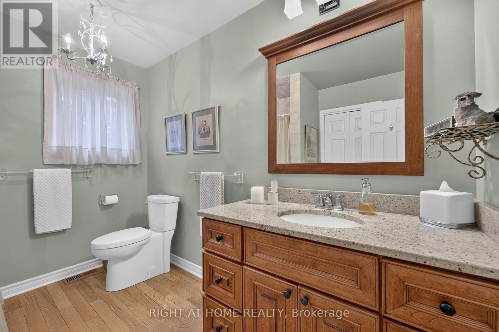 5 Pine Point, Oro-Medonte, ON - Indoor Photo Showing Bathroom