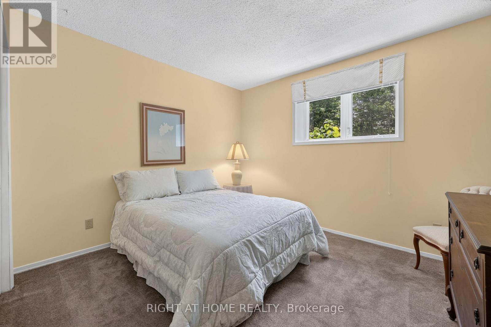 5 Pine Point, Oro-Medonte, ON - Indoor Photo Showing Bedroom