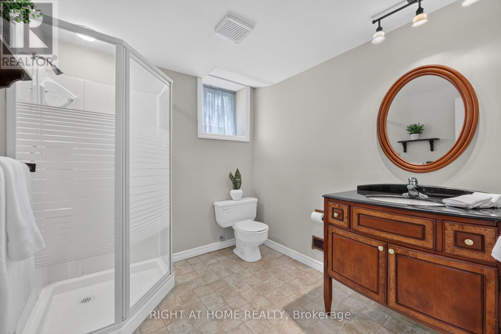 5 Pine Point, Oro-Medonte, ON - Indoor Photo Showing Bathroom