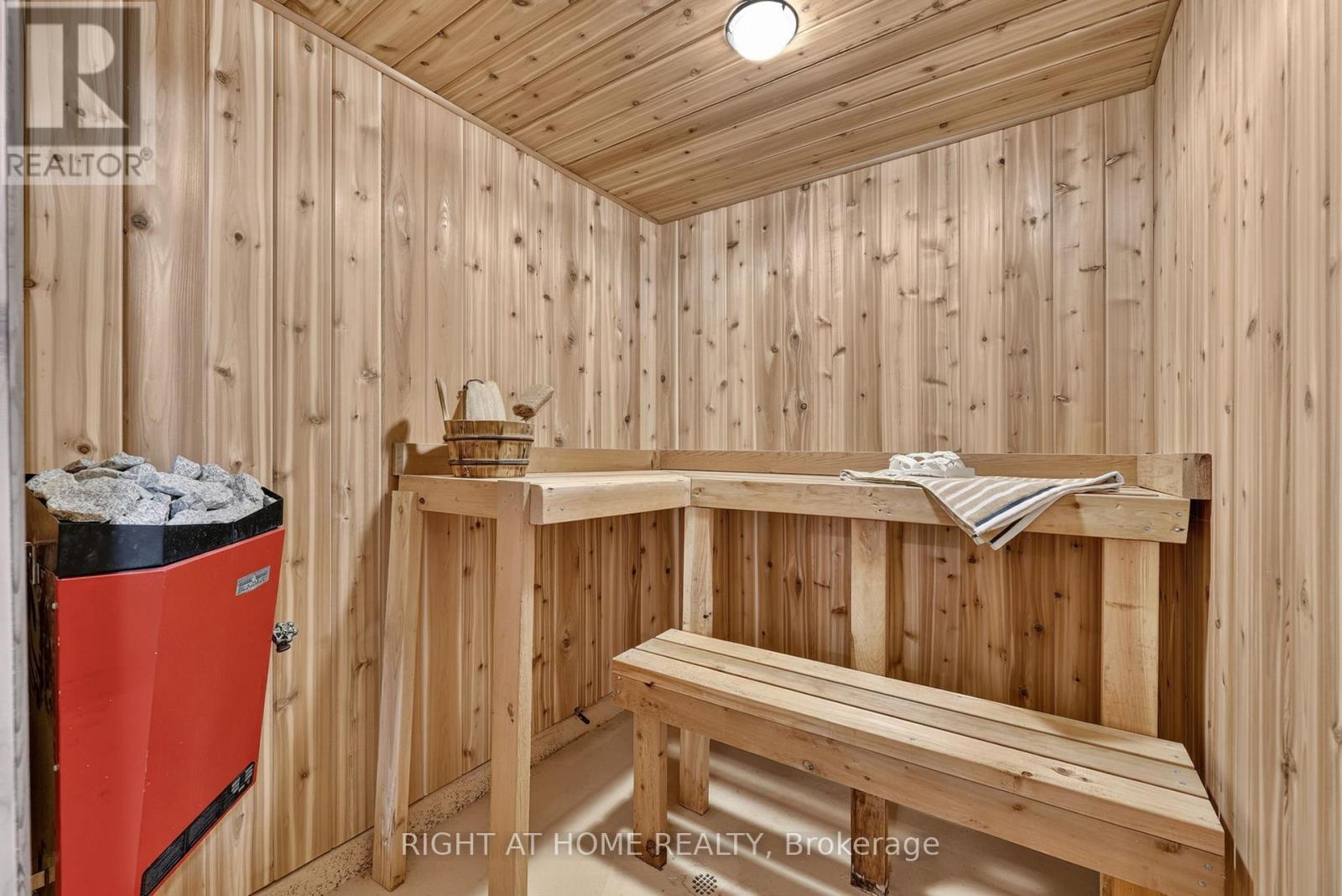 5 Pine Point, Oro-Medonte, ON - Indoor Photo Showing Other Room
