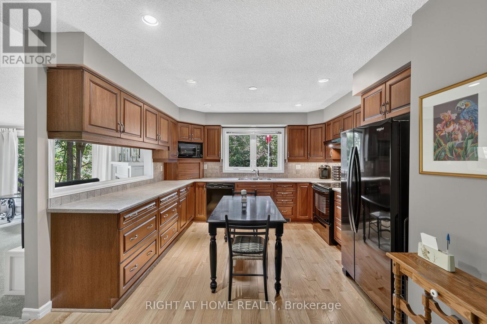 5 Pine Point, Oro-Medonte, ON - Indoor Photo Showing Kitchen