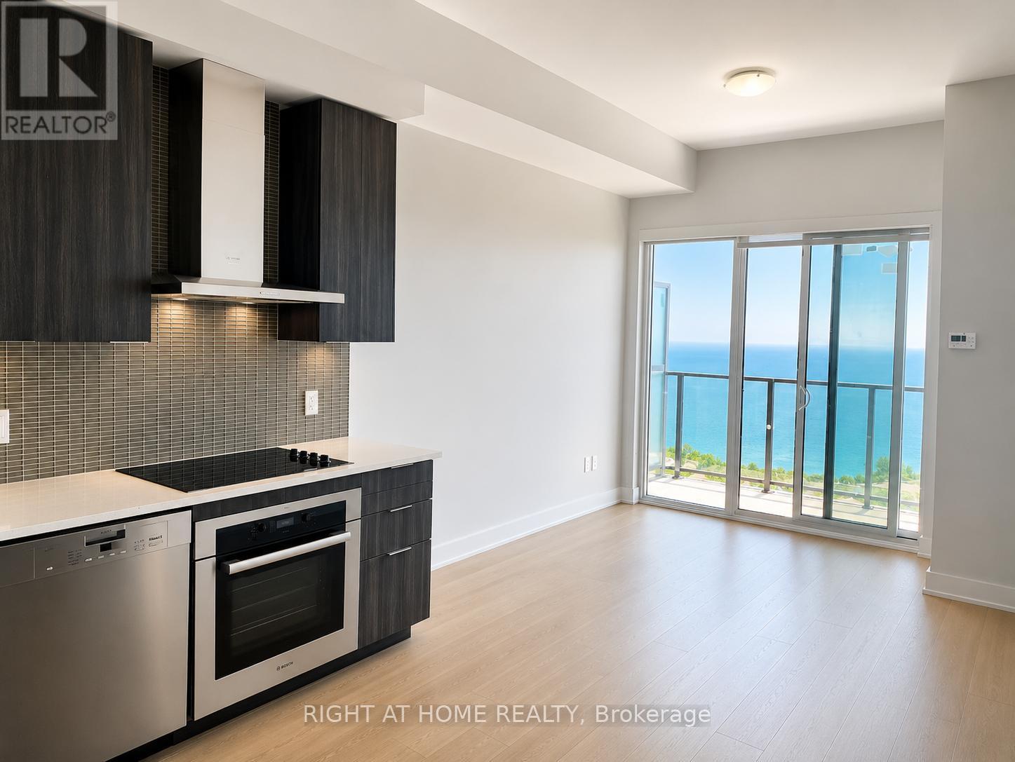 6108 - 30 Shore Breeze Drive, Toronto, ON - Indoor Photo Showing Kitchen