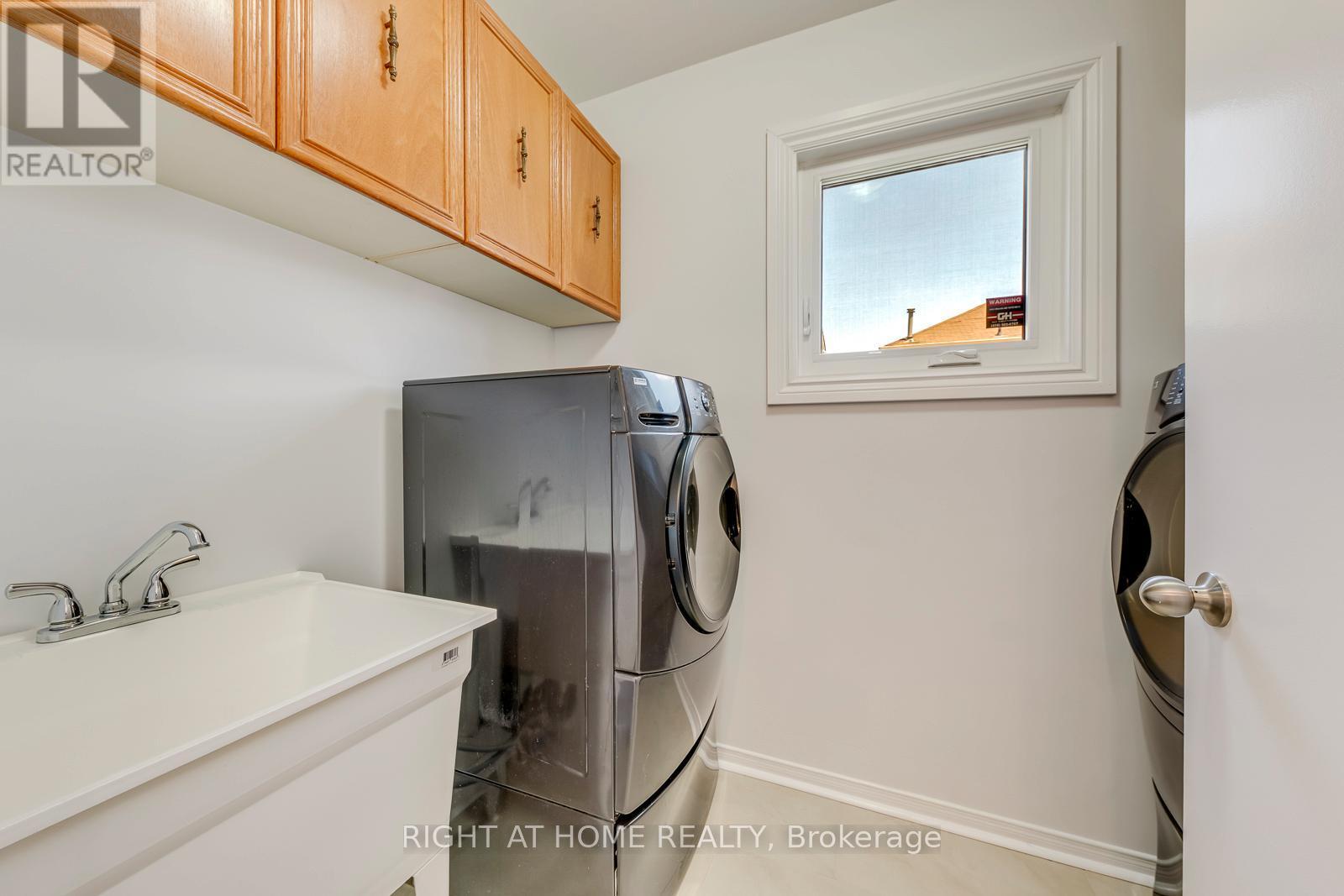 17 Nickel Crescent, Brampton, ON - Indoor Photo Showing Laundry Room