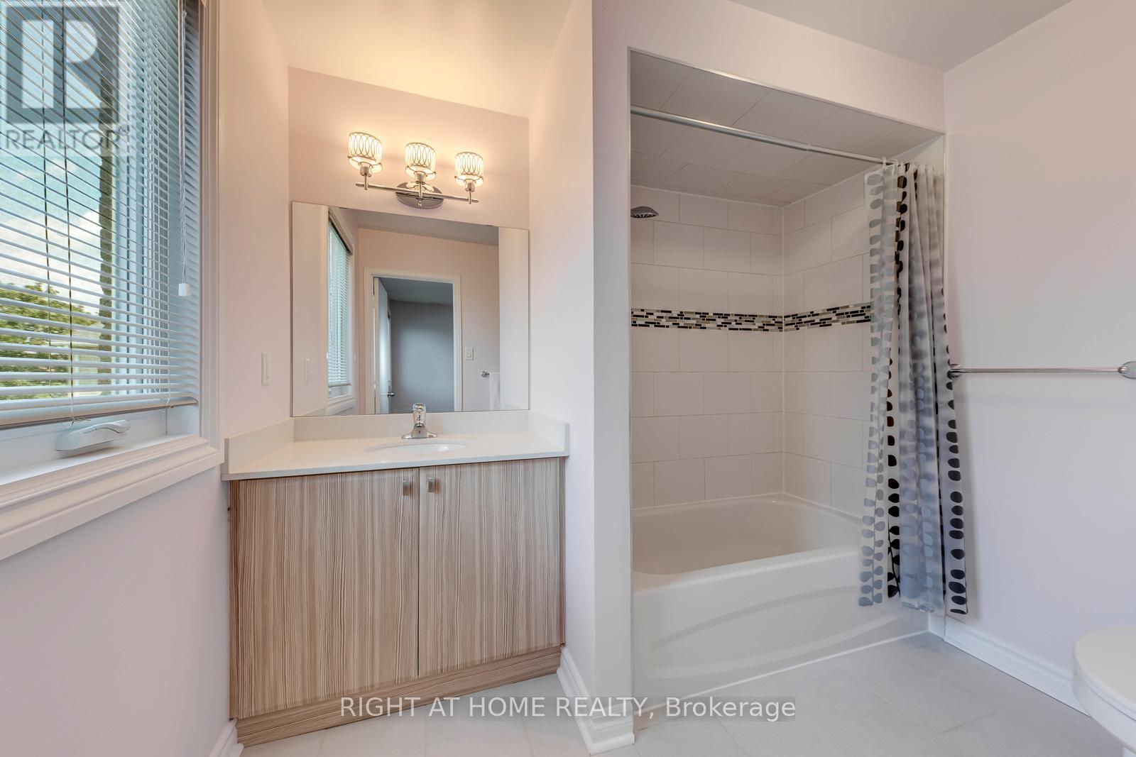 17 Nickel Crescent, Brampton, ON - Indoor Photo Showing Bathroom