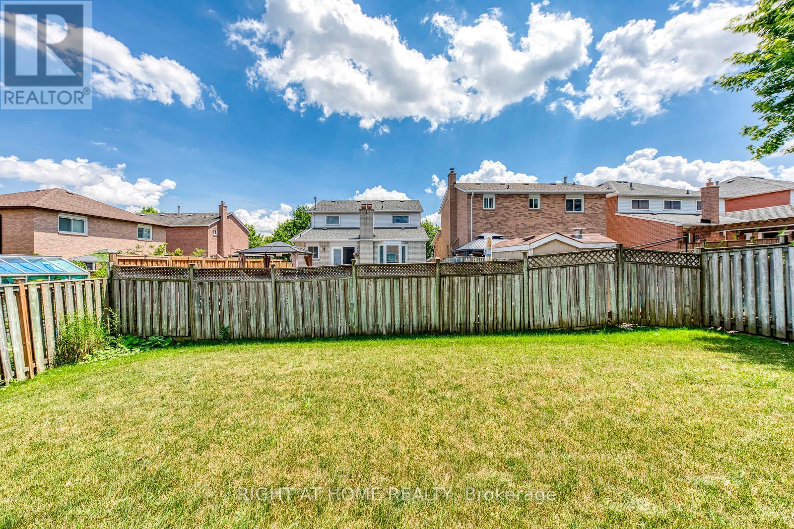 17 Nickel Crescent, Brampton, ON - Outdoor