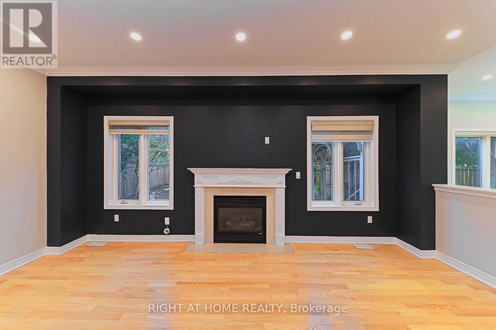 6843 Campbell Settler Court, Mississauga, ON - Indoor With Fireplace