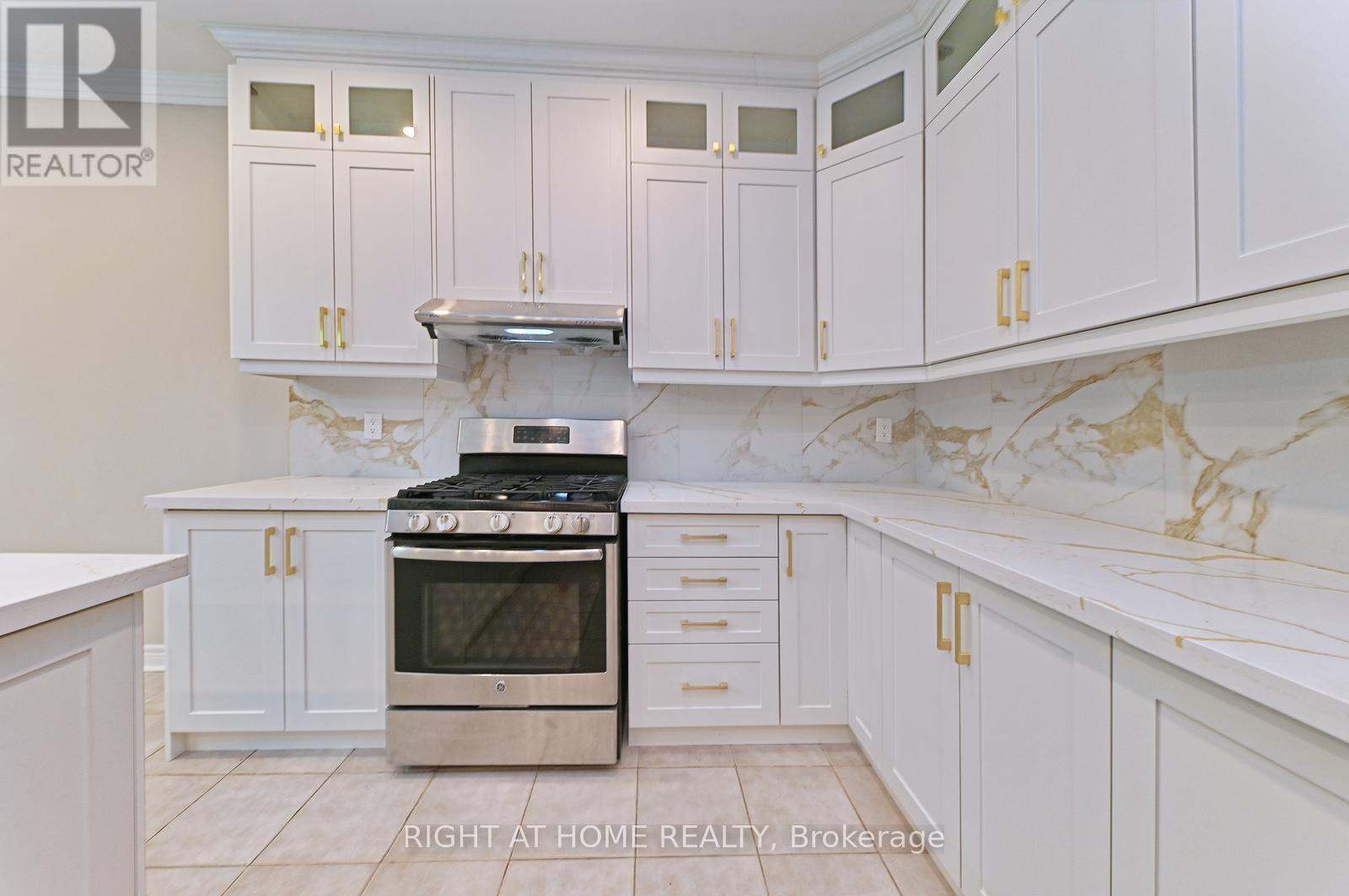 6843 Campbell Settler Court, Mississauga, ON - Indoor Photo Showing Kitchen