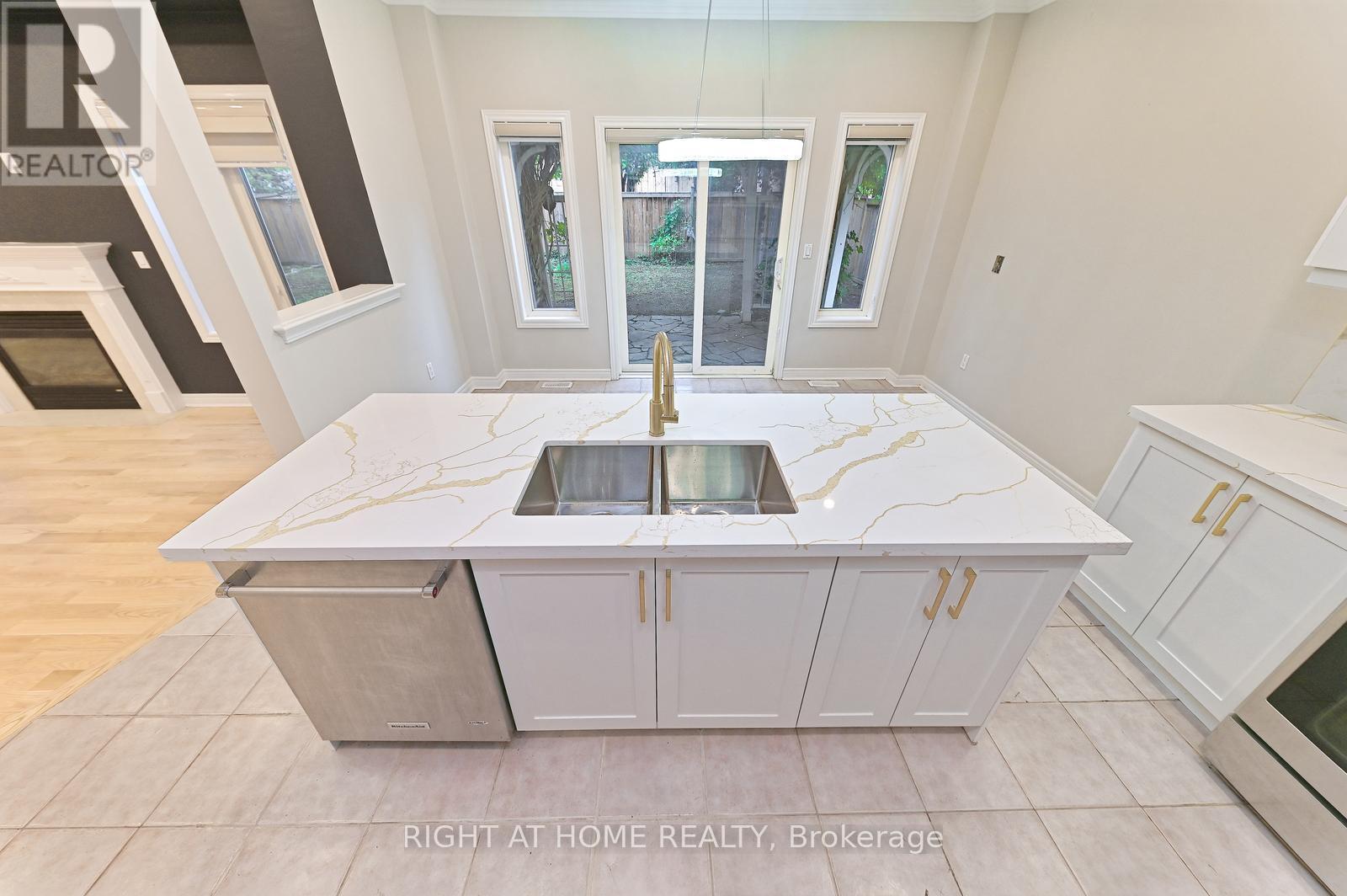 6843 Campbell Settler Court, Mississauga, ON - Indoor Photo Showing Laundry Room