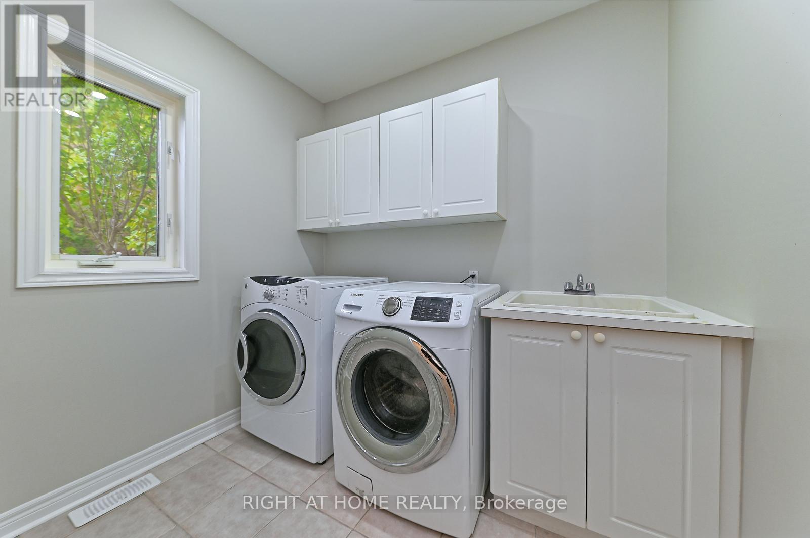 6843 Campbell Settler Court, Mississauga, ON - Indoor Photo Showing Laundry Room
