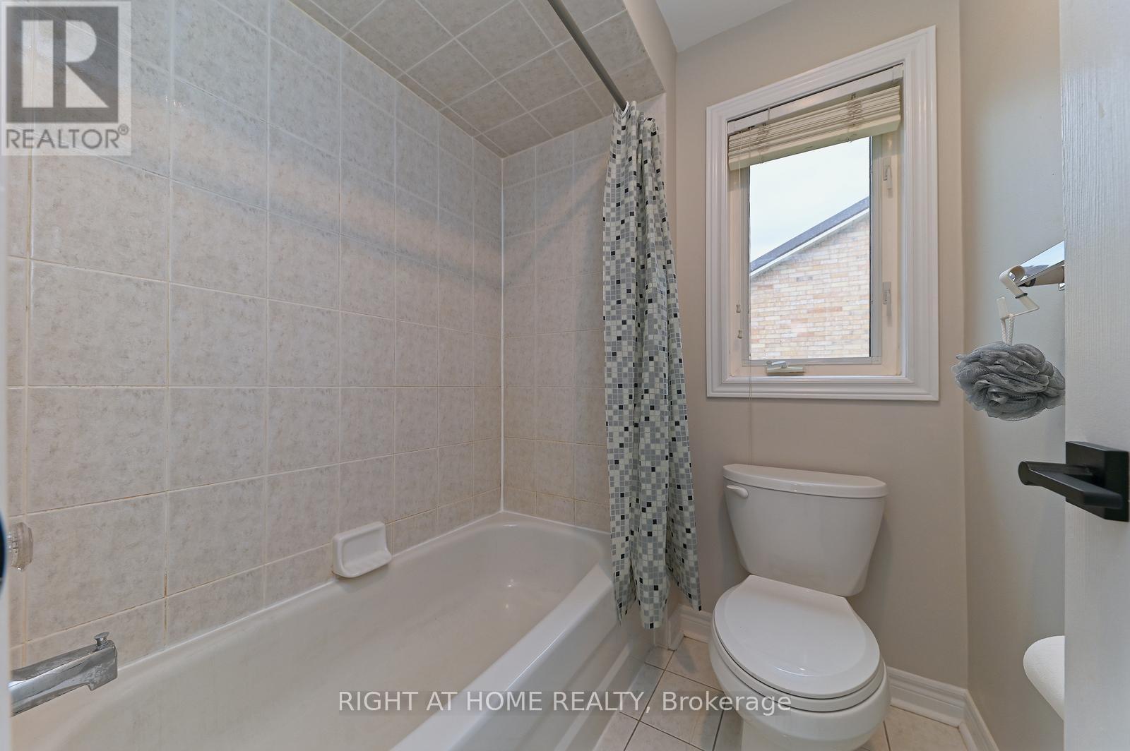 6843 Campbell Settler Court, Mississauga, ON - Indoor Photo Showing Bathroom