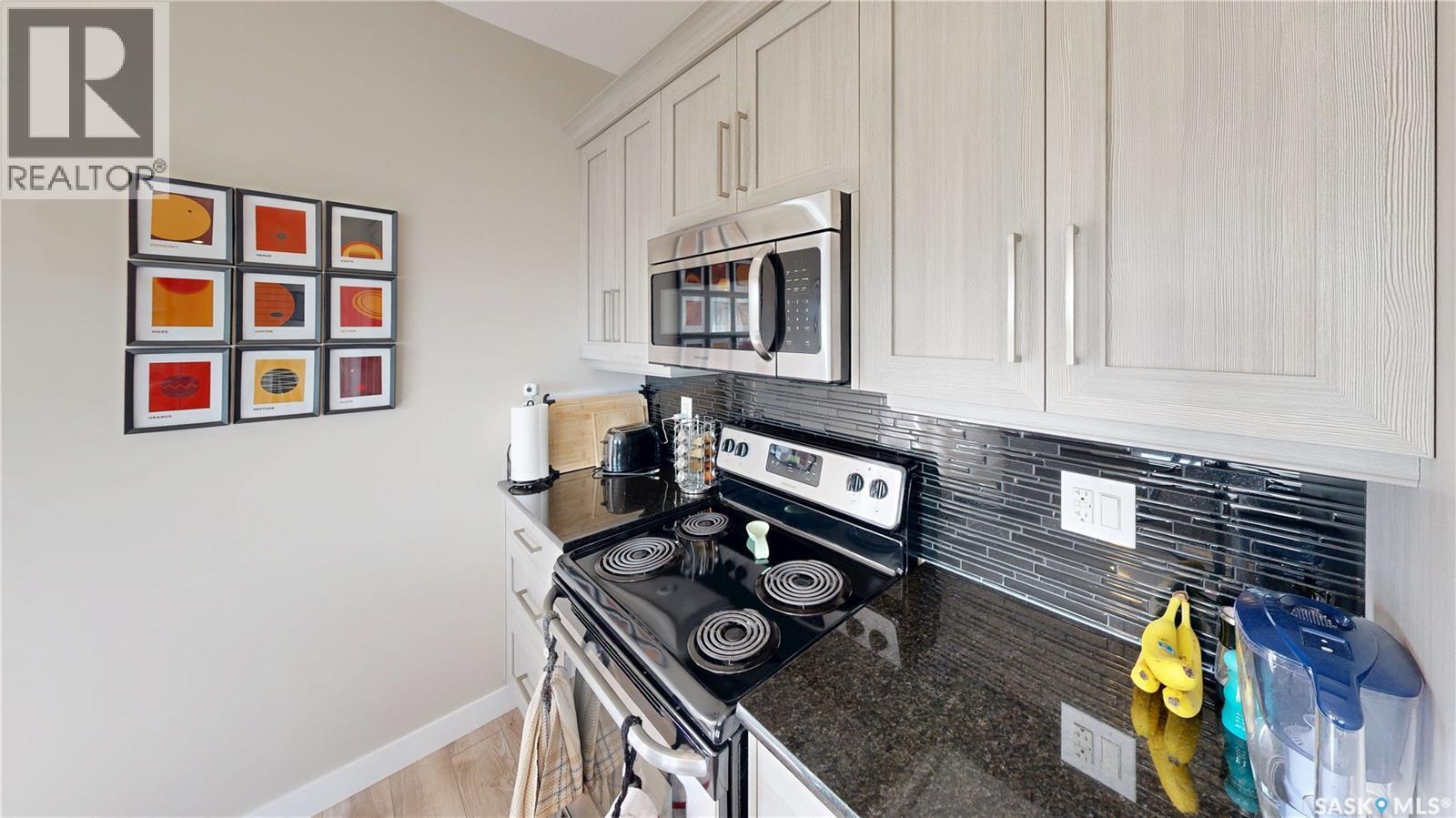 406 1515 Anson Road, Regina, SK - Indoor Photo Showing Kitchen