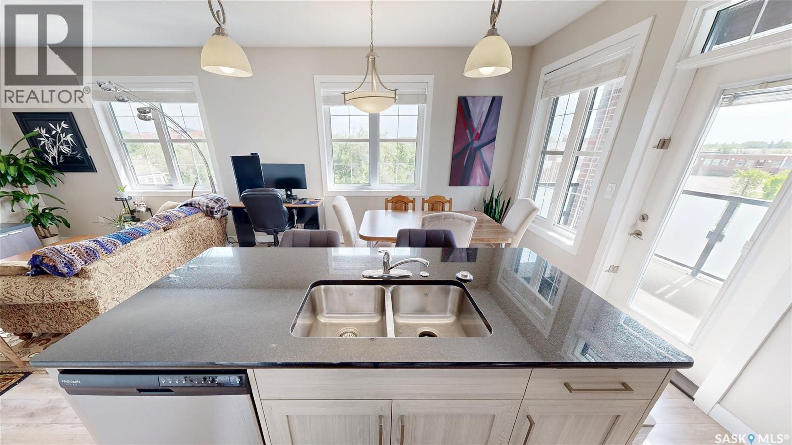 406 1515 Anson Road, Regina, SK - Indoor Photo Showing Kitchen With Double Sink