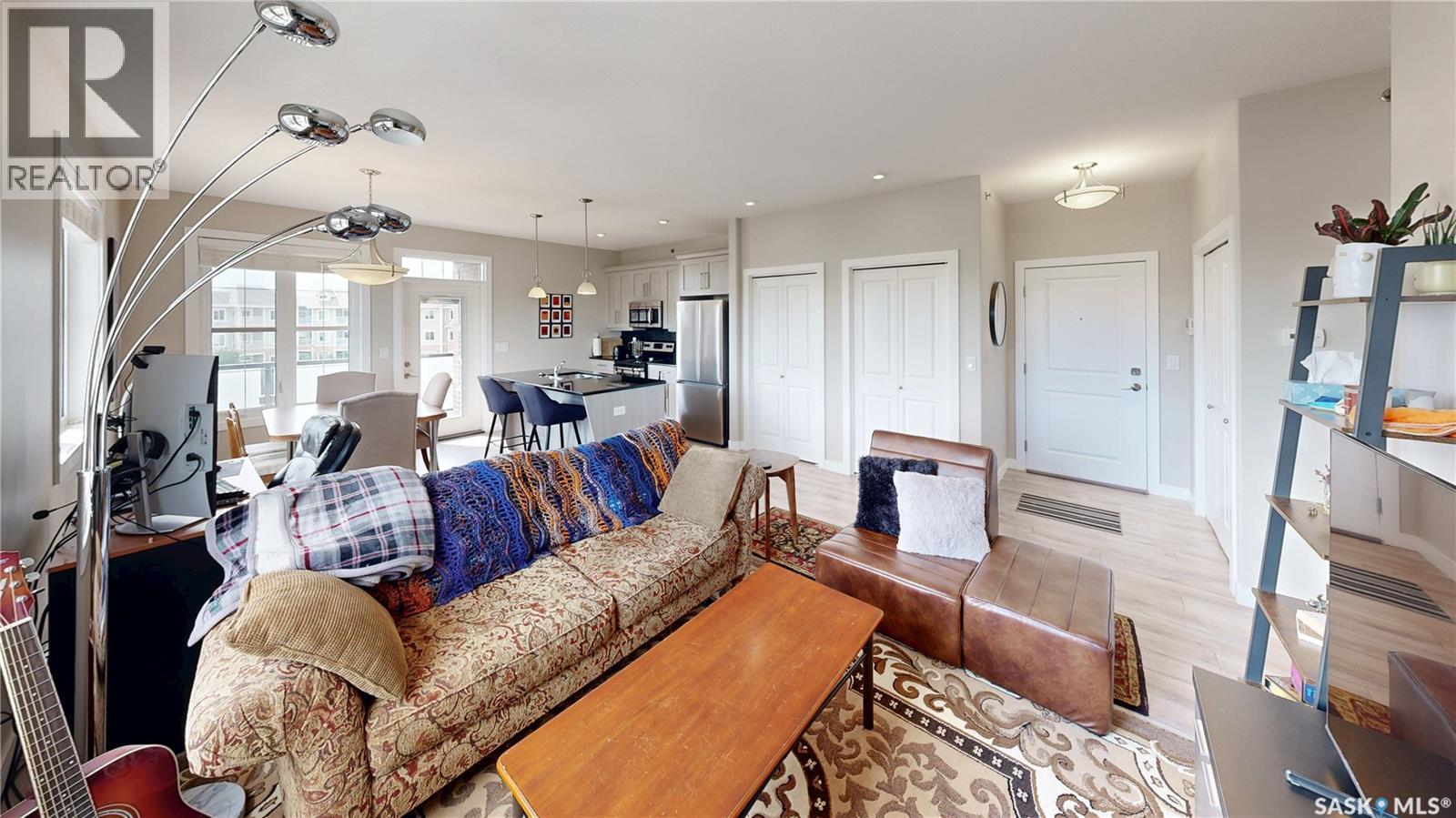 406 1515 Anson Road, Regina, SK - Indoor Photo Showing Living Room