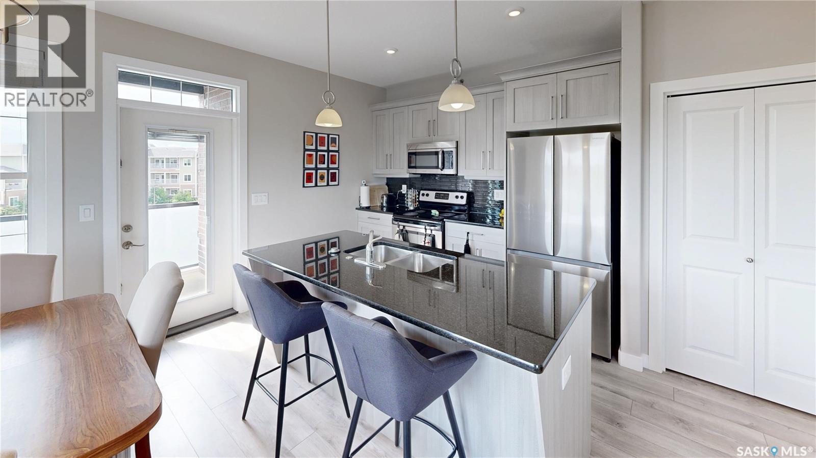406 1515 Anson Road, Regina, SK - Indoor Photo Showing Kitchen With Stainless Steel Kitchen With Upgraded Kitchen