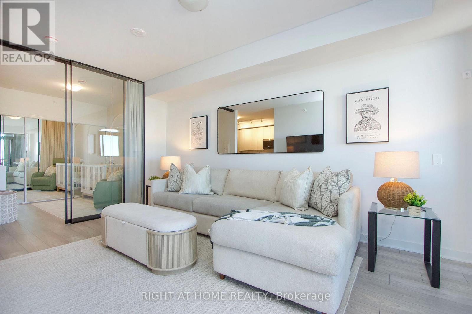 2920 Highway 7, Vaughan, ON - Indoor Photo Showing Living Room