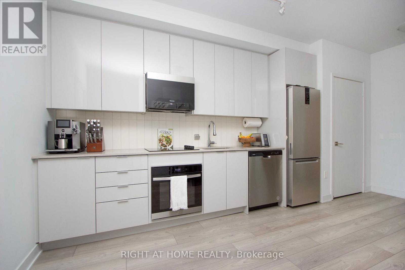 2920 Highway 7, Vaughan, ON - Indoor Photo Showing Kitchen