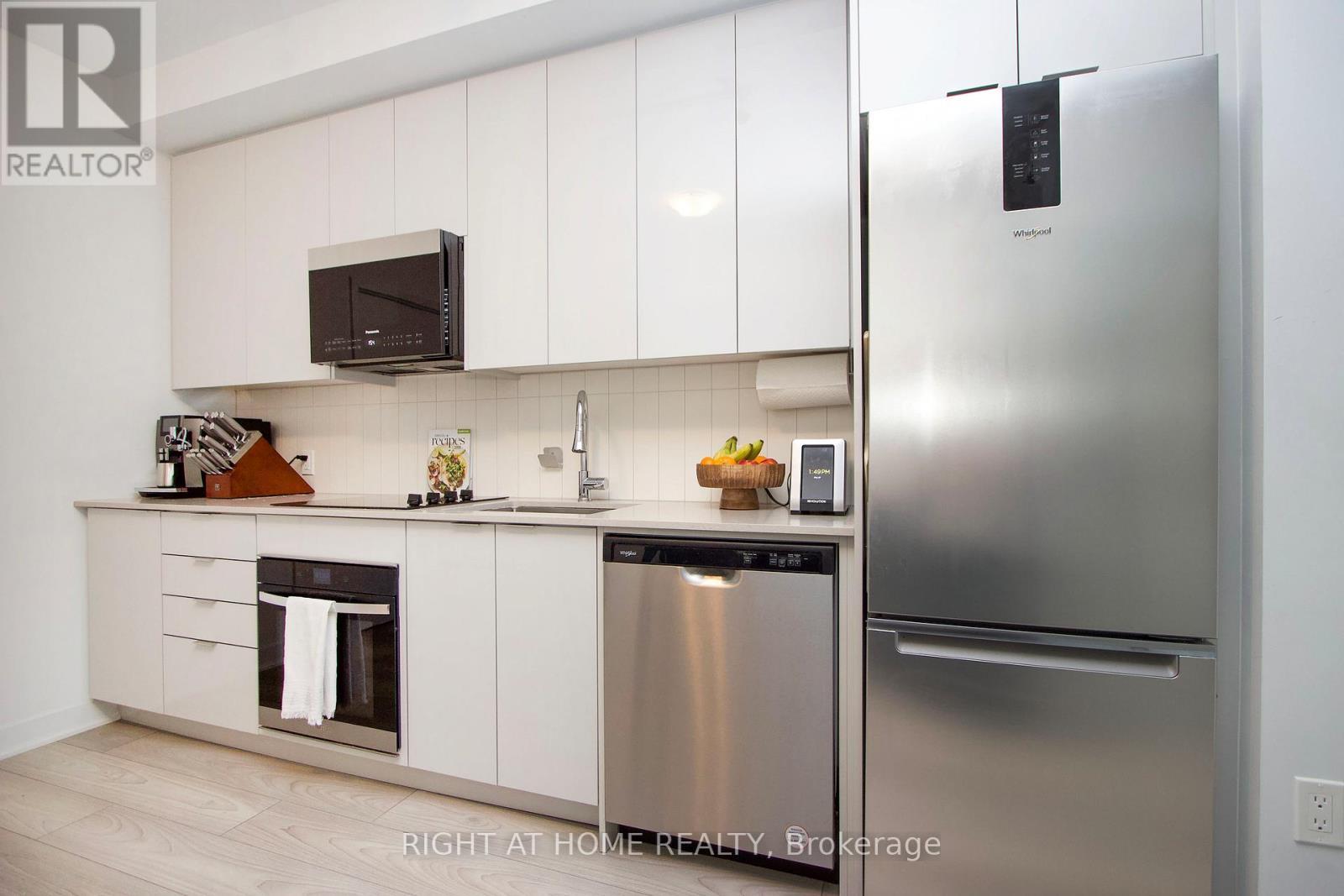 2920 Highway 7, Vaughan, ON - Indoor Photo Showing Kitchen