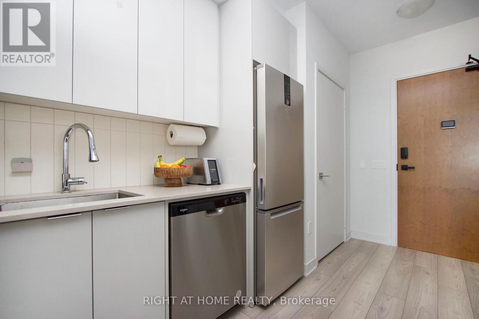 2920 Highway 7, Vaughan, ON - Indoor Photo Showing Kitchen