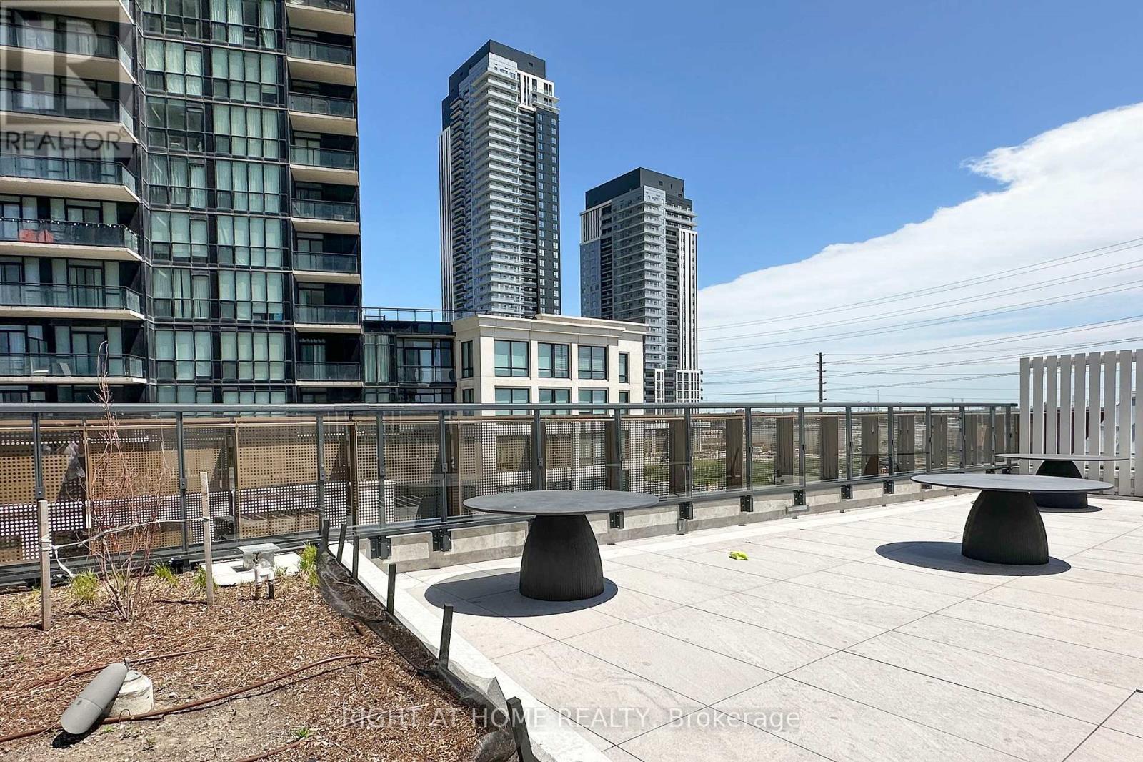 2920 Highway 7, Vaughan, ON - Outdoor With Facade