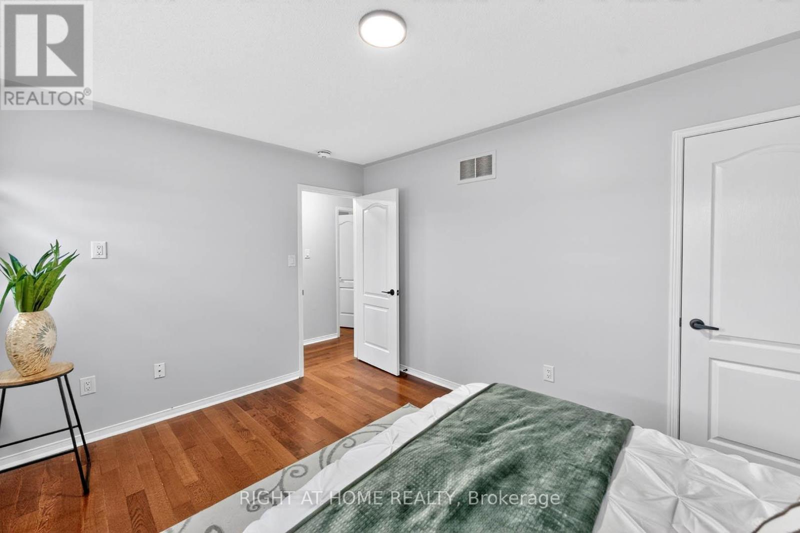 36 Earlsbridge Boulevard, Brampton, ON - Indoor Photo Showing Bedroom