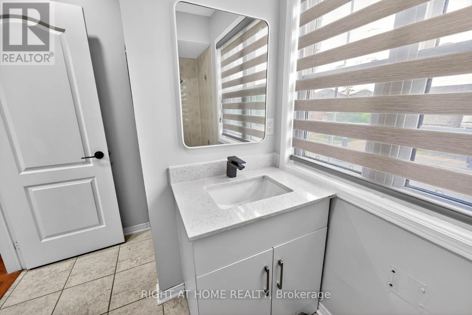 36 Earlsbridge Boulevard, Brampton, ON - Indoor Photo Showing Bathroom
