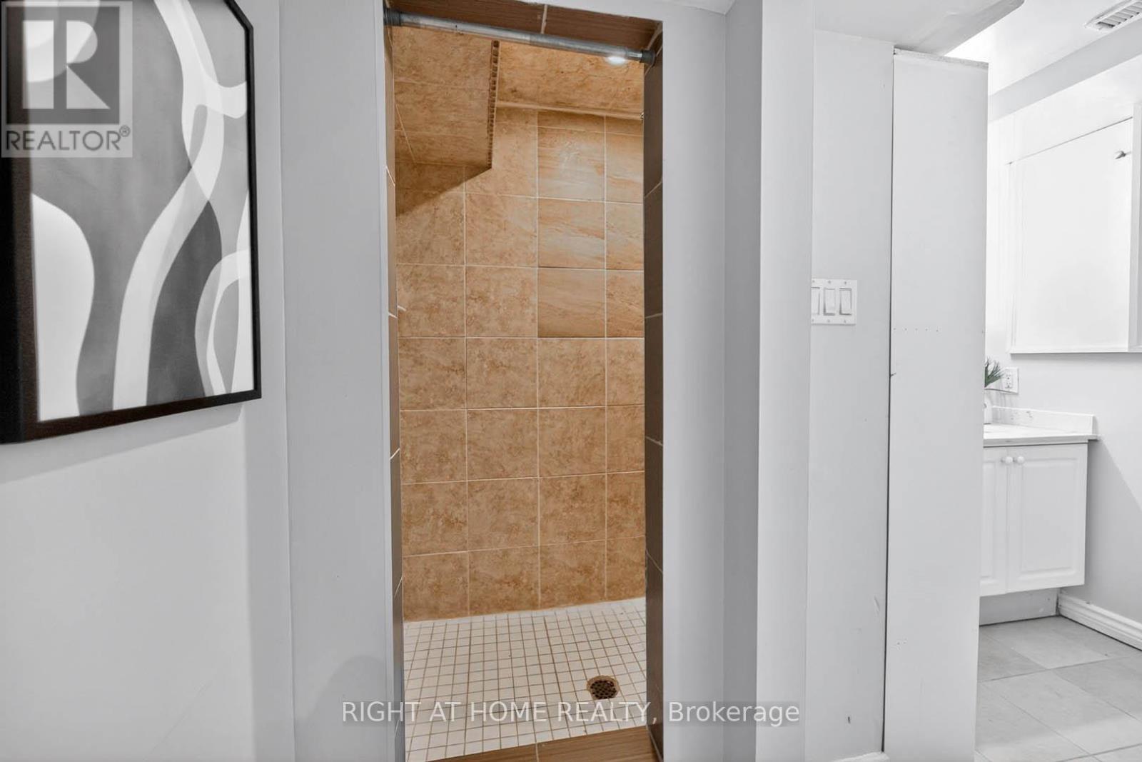 36 Earlsbridge Boulevard, Brampton, ON - Indoor Photo Showing Other Room