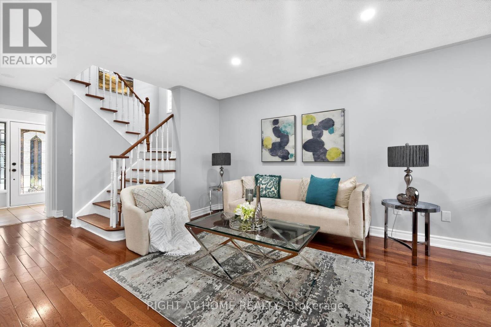 36 Earlsbridge Boulevard, Brampton, ON - Indoor Photo Showing Living Room