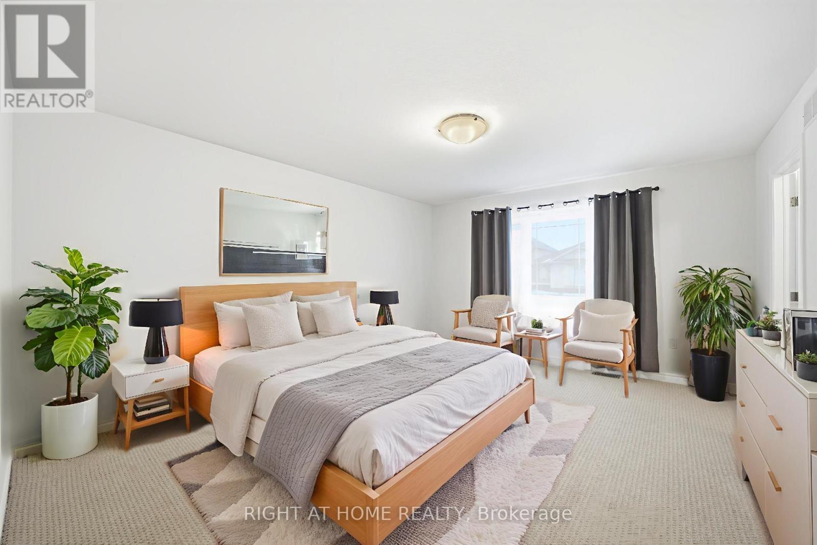 32 Rolling Lane, Hamilton, ON - Indoor Photo Showing Bedroom
