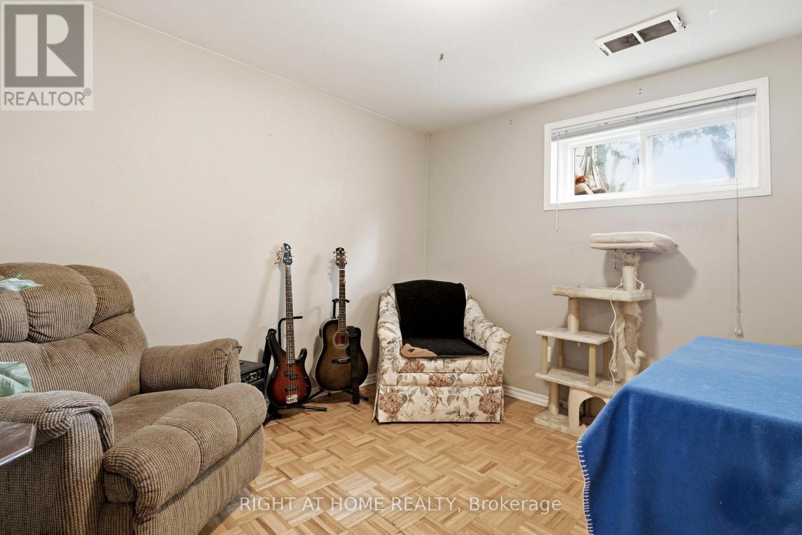 33 Benson Avenue, Mississauga, ON - Indoor Photo Showing Bedroom