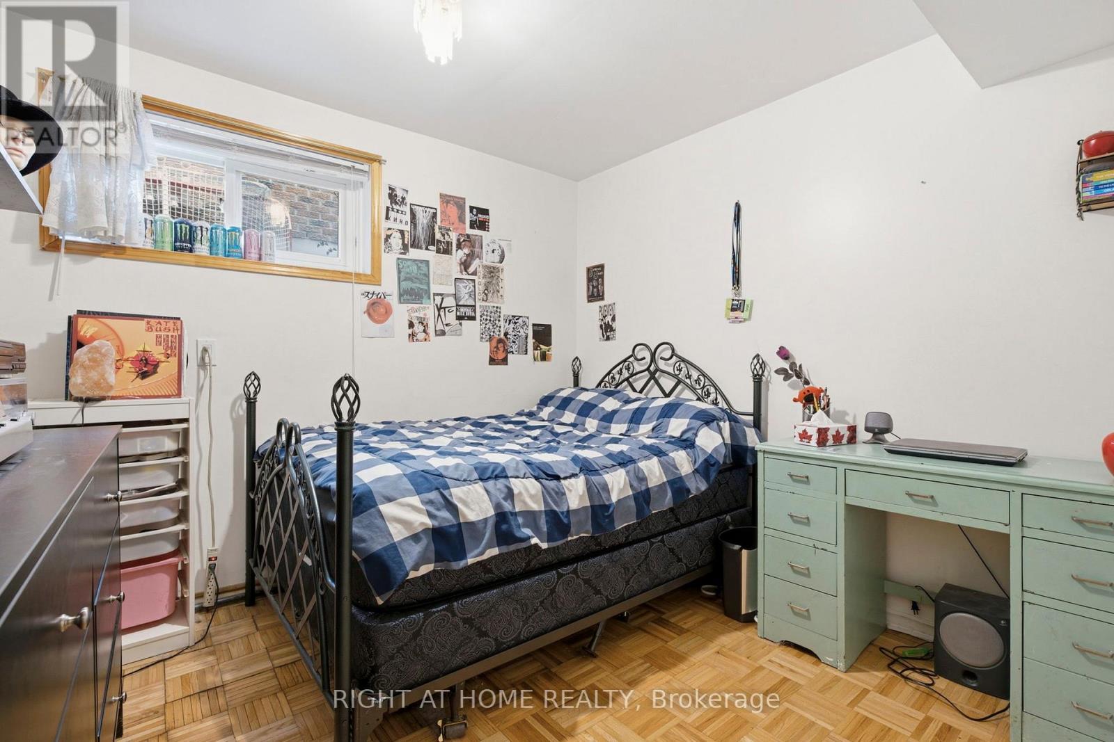 33 Benson Avenue, Mississauga, ON - Indoor Photo Showing Bedroom