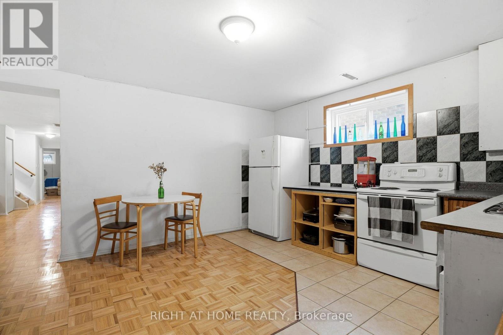 33 Benson Avenue, Mississauga, ON - Indoor Photo Showing Other Room