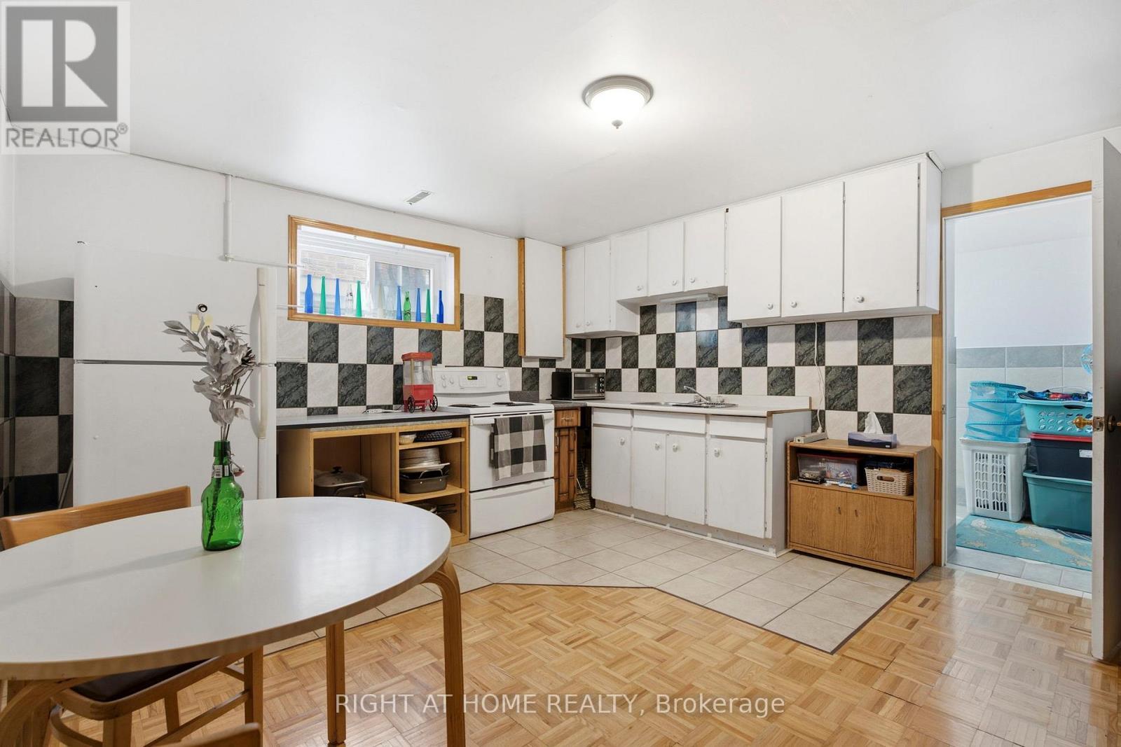 33 Benson Avenue, Mississauga, ON - Indoor