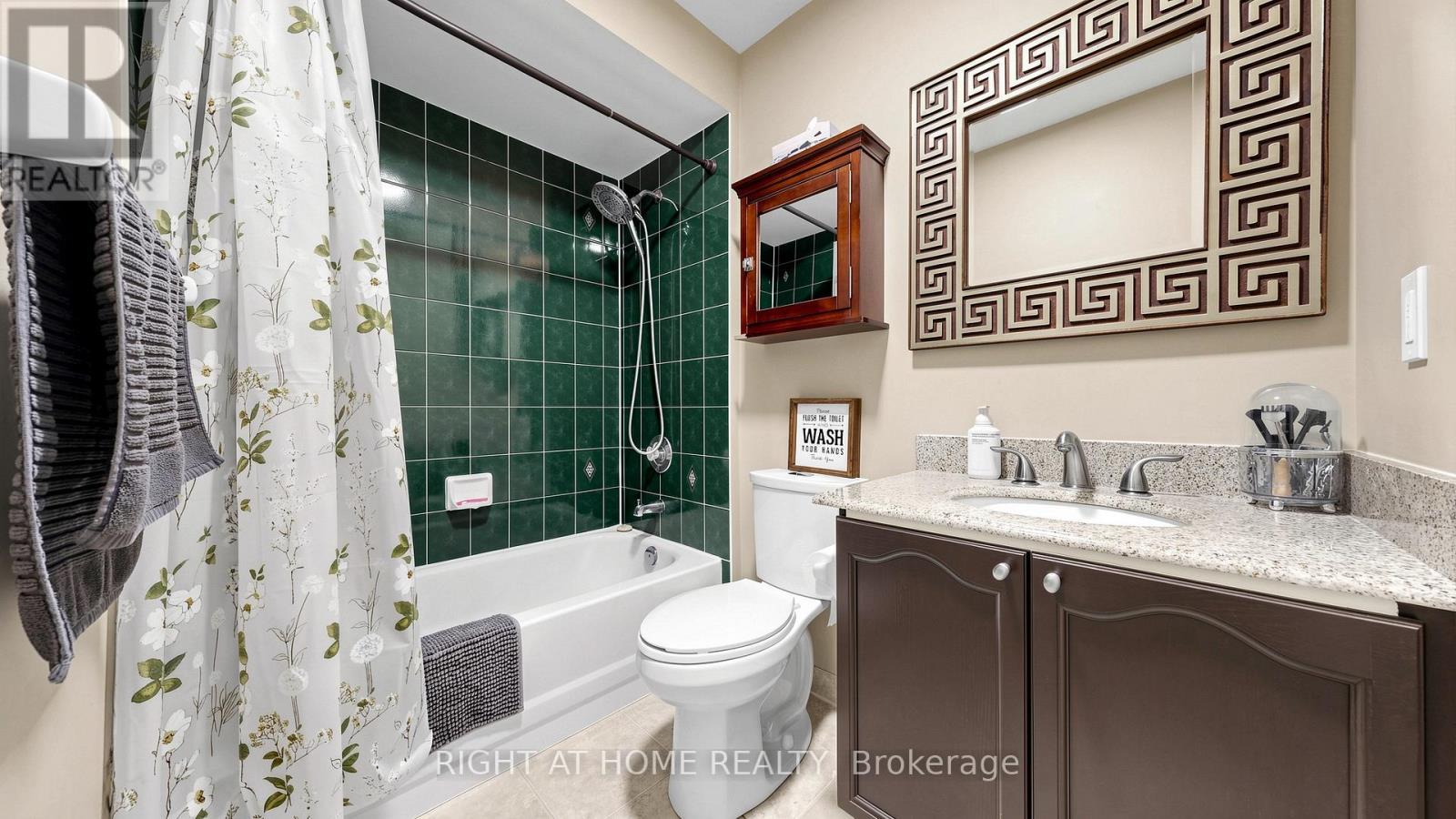 6 Compton Crescent, Bradford West Gwillimbury, ON - Indoor Photo Showing Bathroom