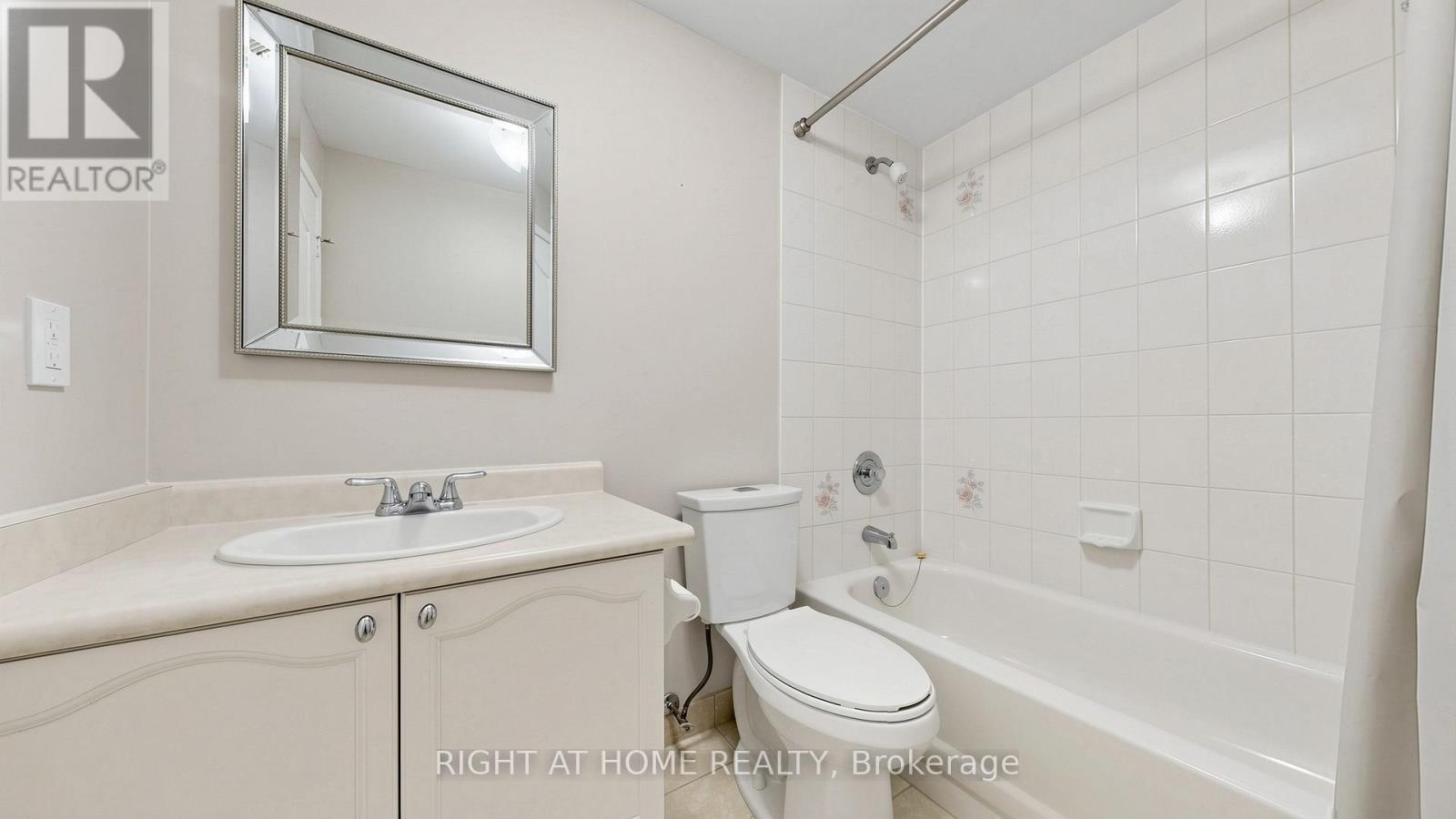 6 Compton Crescent, Bradford West Gwillimbury, ON - Indoor Photo Showing Bathroom