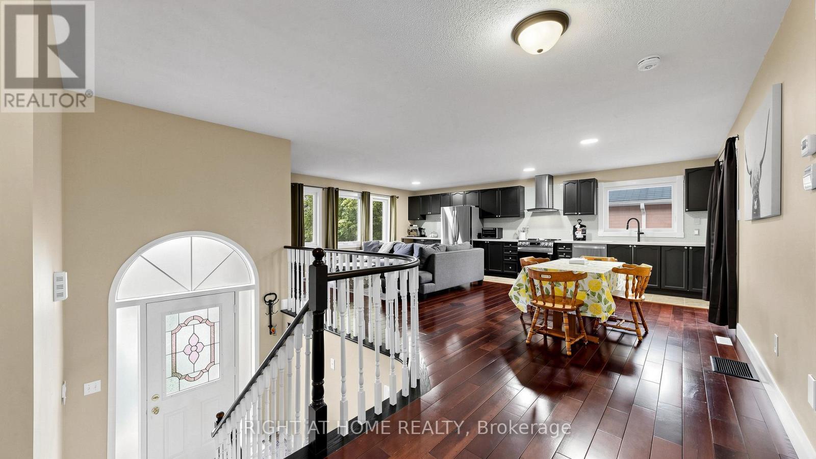 6 Compton Crescent, Bradford West Gwillimbury, ON - Indoor Photo Showing Other Room