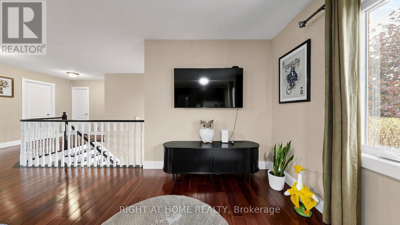 6 Compton Crescent, Bradford West Gwillimbury, ON - Indoor Photo Showing Other Room