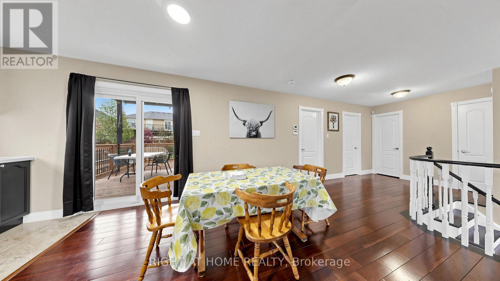 6 Compton Crescent, Bradford West Gwillimbury, ON - Indoor Photo Showing Dining Room