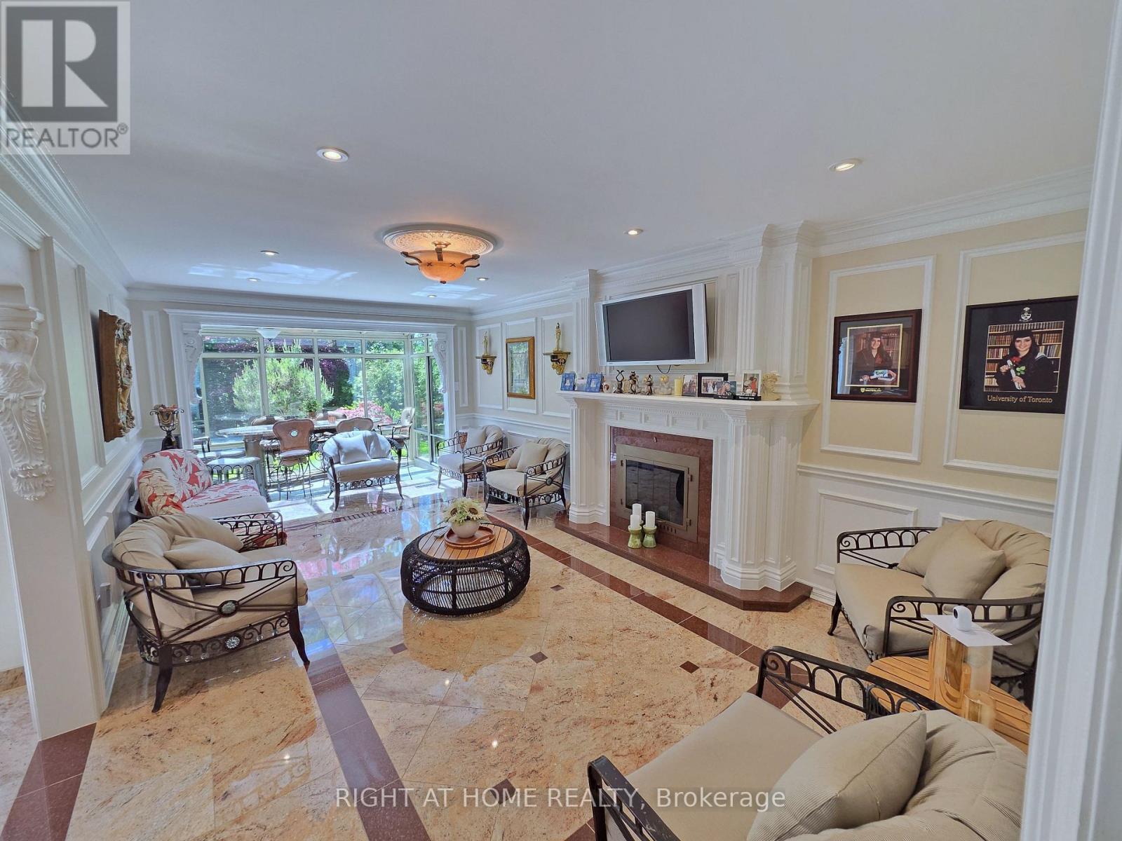 2428 Old Carriage Road, Mississauga, ON - Indoor Photo Showing Living Room With Fireplace