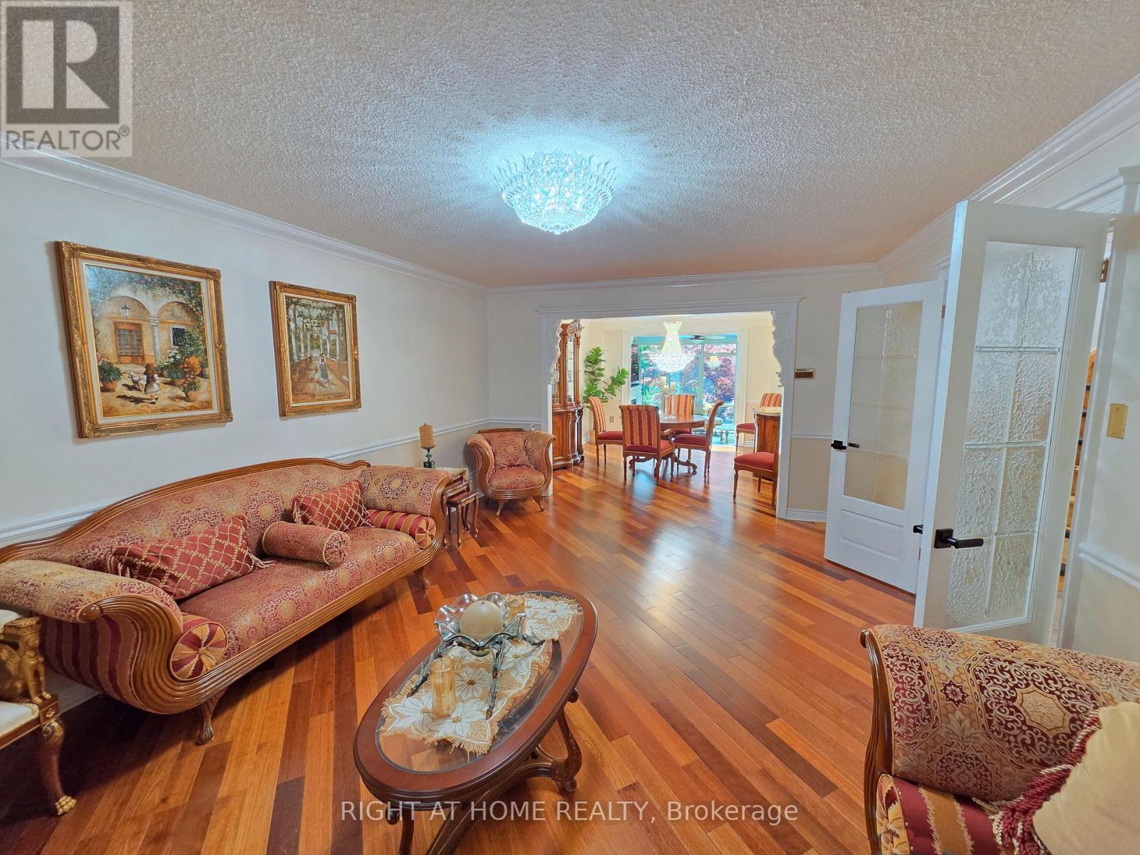 2428 Old Carriage Road, Mississauga, ON - Indoor Photo Showing Living Room