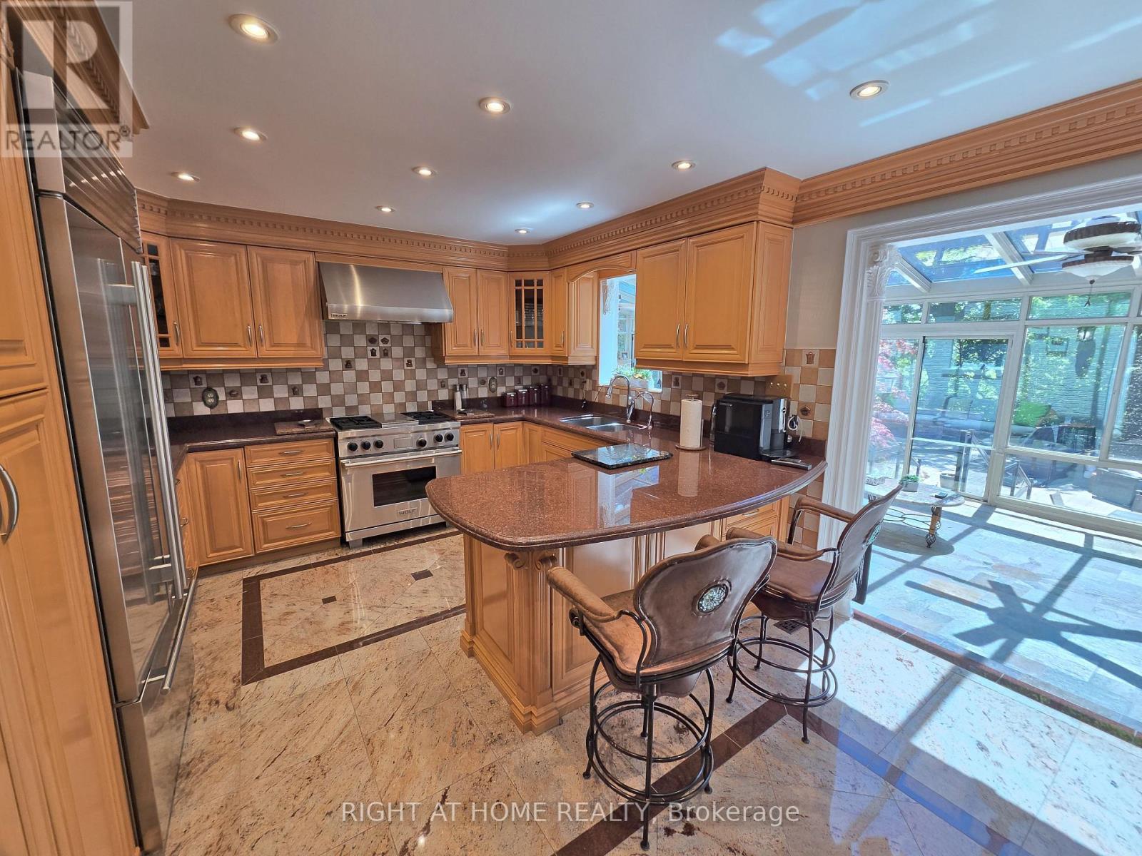 2428 Old Carriage Road, Mississauga, ON - Indoor Photo Showing Kitchen