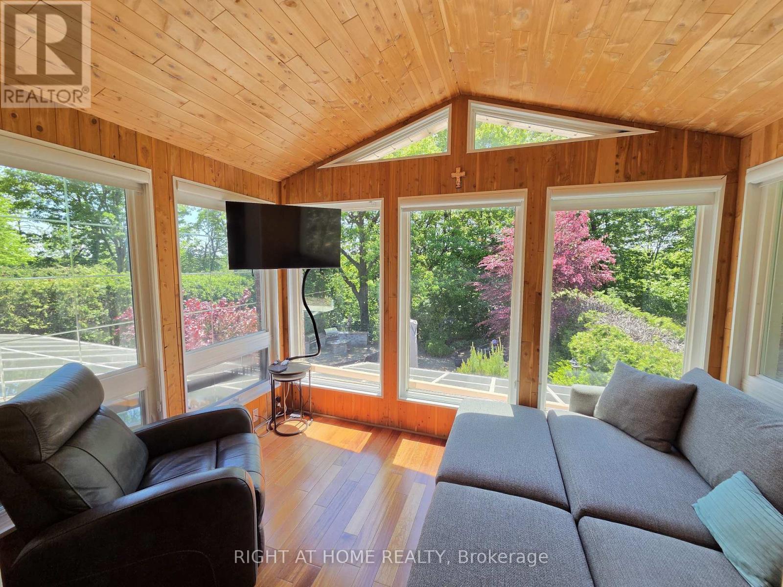 2428 Old Carriage Road, Mississauga, ON - Indoor Photo Showing Living Room